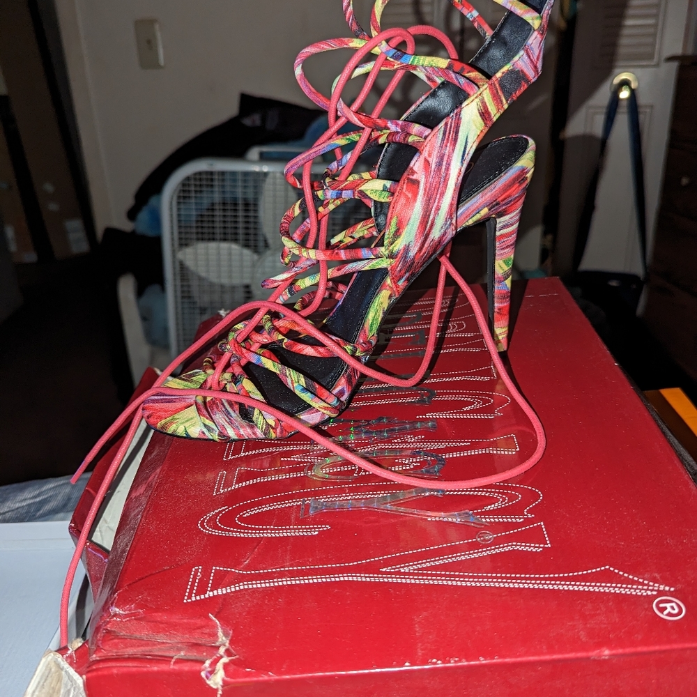 Women's shoes